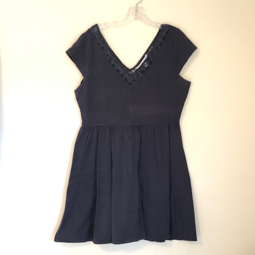 Lauren Conrad Gray V-Neck Lace Detail Dress